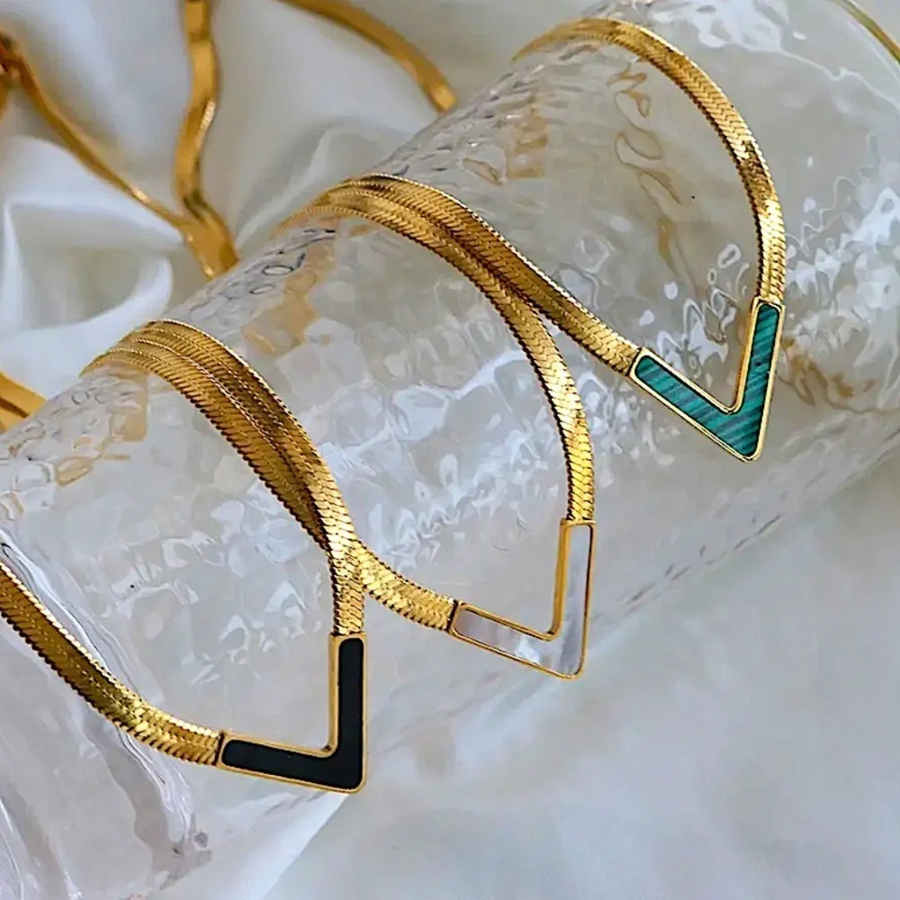 Gold 18K V Shaped Emerald Collarbone Flat Clavicle Herringbone Necklace